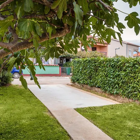 With Parking Space Valbandon, - 23659