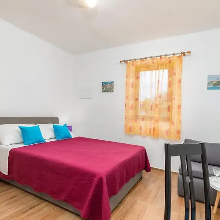 Appartement With Parking Space Valbandon, - 23659 Fažana
