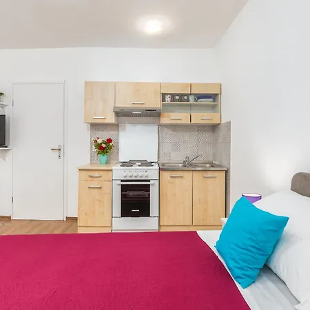 With Parking Space Valbandon, - 23659 Appartement Fažana