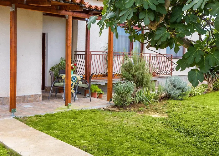 With Parking Space Valbandon, - 23659 Daire