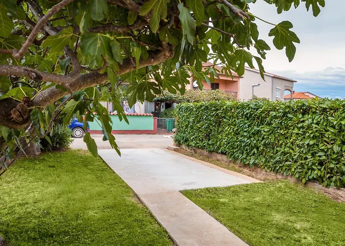 With Parking Space Valbandon, - 23659